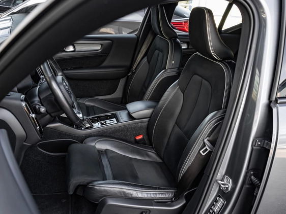 Volvo XC 40 cena 119900 przebieg: 147615, rok produkcji 2019 z Golub-Dobrzyń małe 781
